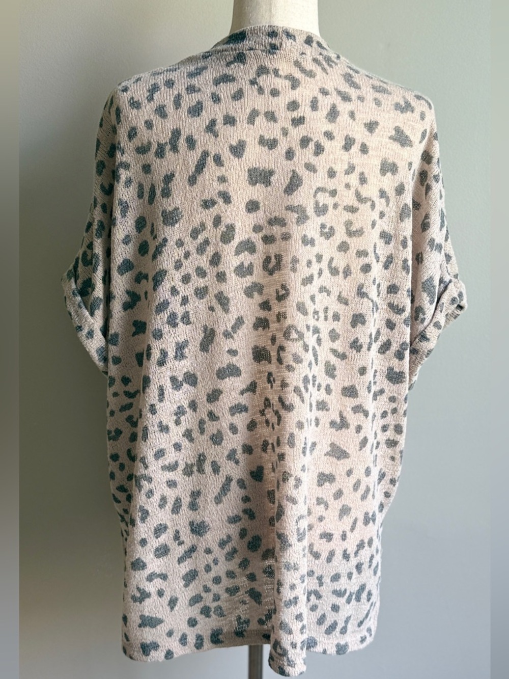 Cherish Tan and Gray Leopard Open-Front Short Sleeve Cardigan - Picture 4 of 5